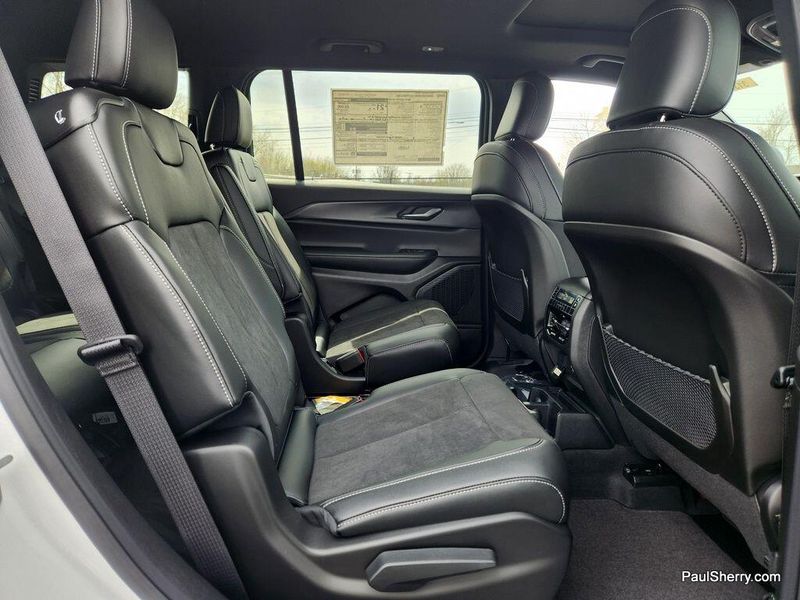 2025 Jeep Grand Cherokee L Altitude X 4x4Image 28