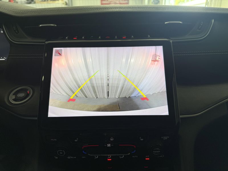 Used 2023 Jeep Grand Cherokee L LimitedImage 15