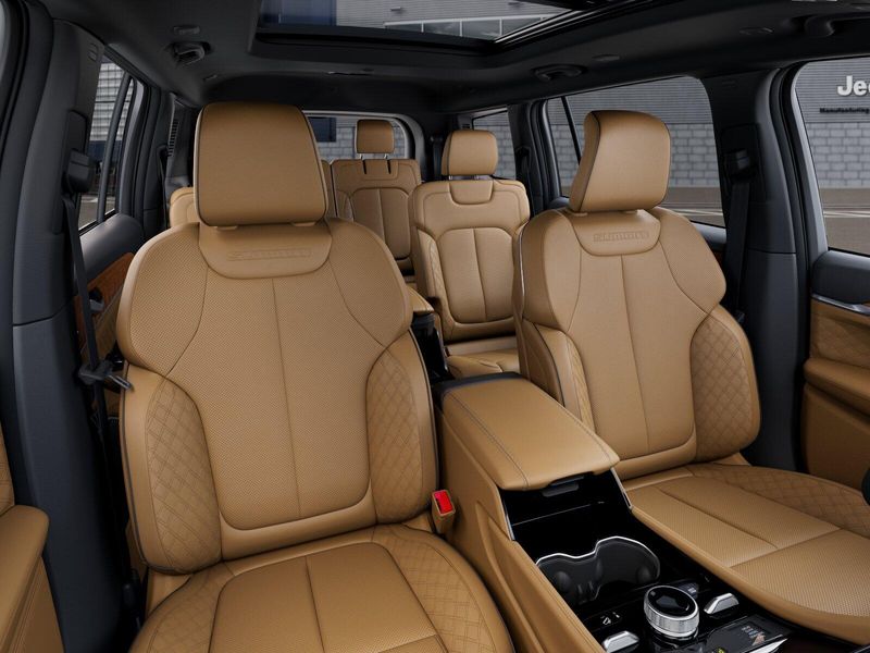 New 2026 Jeep Grand Cherokee L Summit 4x4Image 9