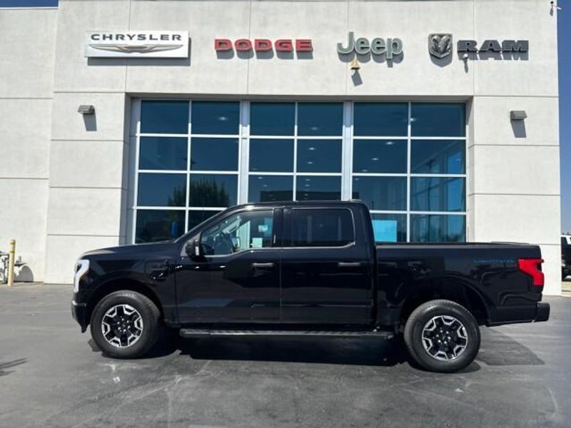 2023 Ford F-150 Lightning XLT photo 3