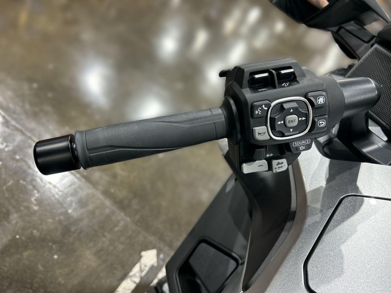 2025 Honda GOLDWING TOUR DCT Image 22