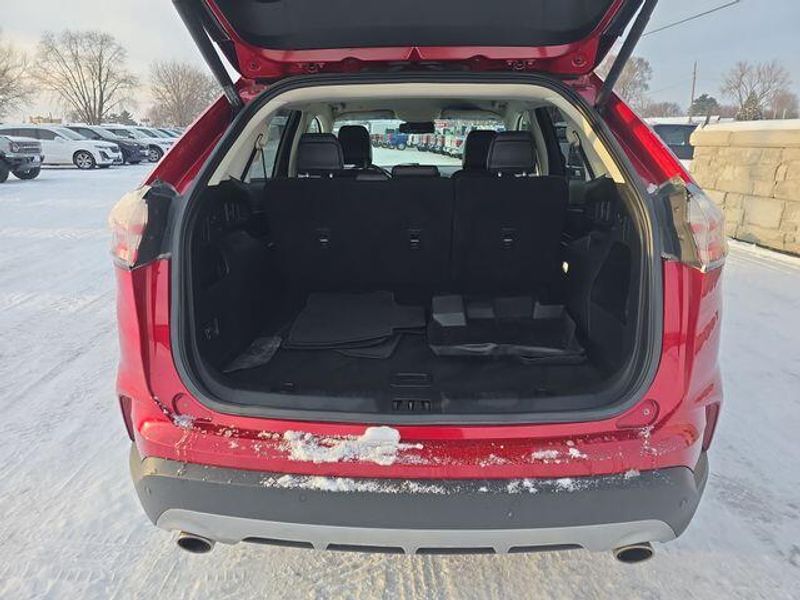 2020 Ford Edge SEL photo 2