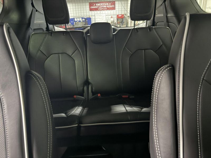 New 2026 Chrysler Pacifica LimitedImage 11