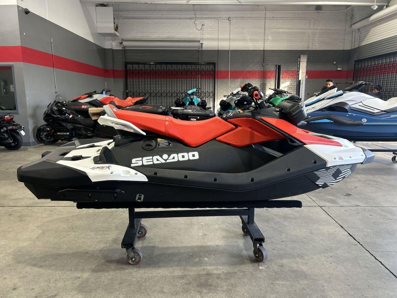 New 2026 Sea-Doo SPARK FOR 3 90 TRIXX (SOUND SYSTEM) Image 12