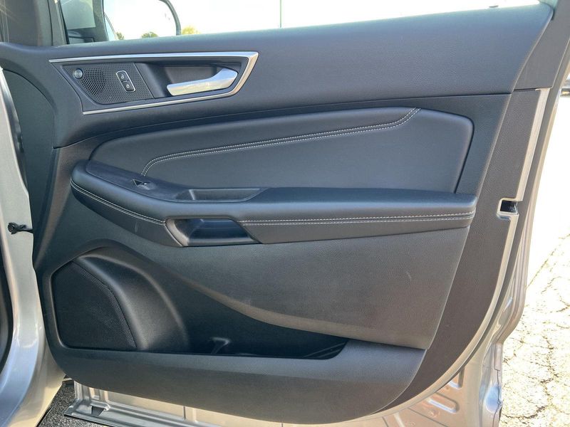 2022 Ford Edge Titanium photo 15