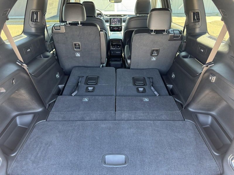 2024 Jeep Grand Cherokee L Altitude XImage 11