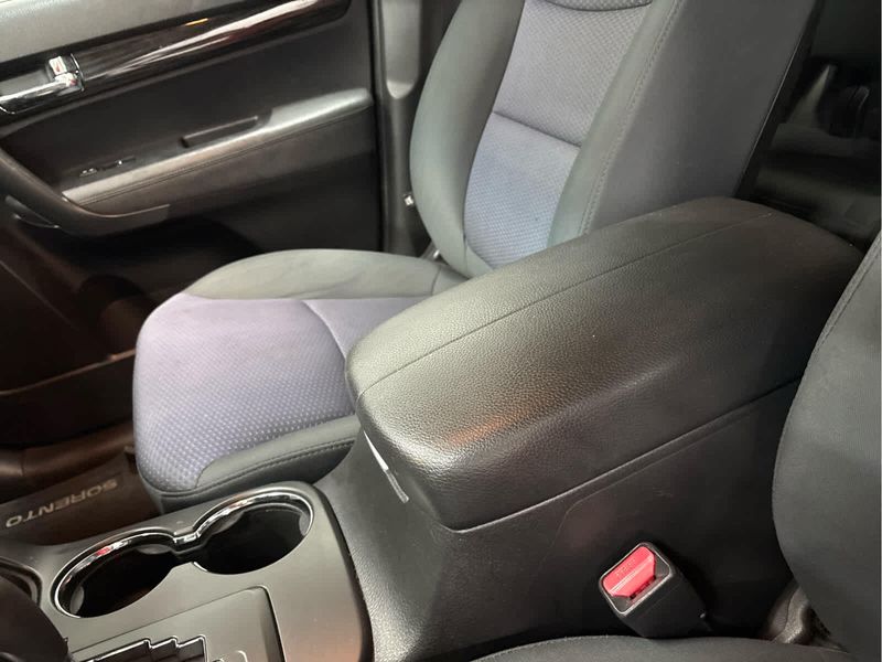 2012 Kia Sorento LX photo 17