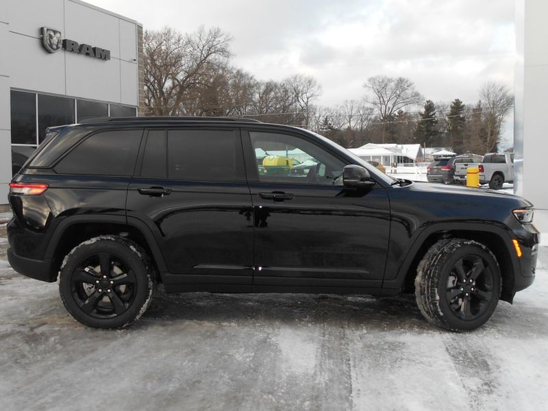 2025 Jeep Grand Cherokee Image 30