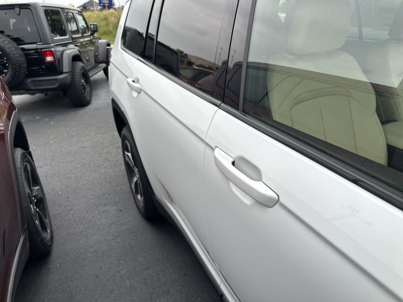 New 2025 Jeep Grand Cherokee L Limited 4x4Image 5