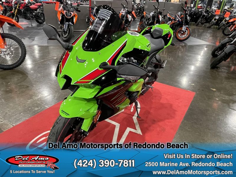 2024 Kawasaki ZX1002LRFAL-GN1  in a LIME GREEN/EBONY exterior color. Del Amo Motorsports of Redondo Beach (424) 304-1660 delamomotorsports.com 