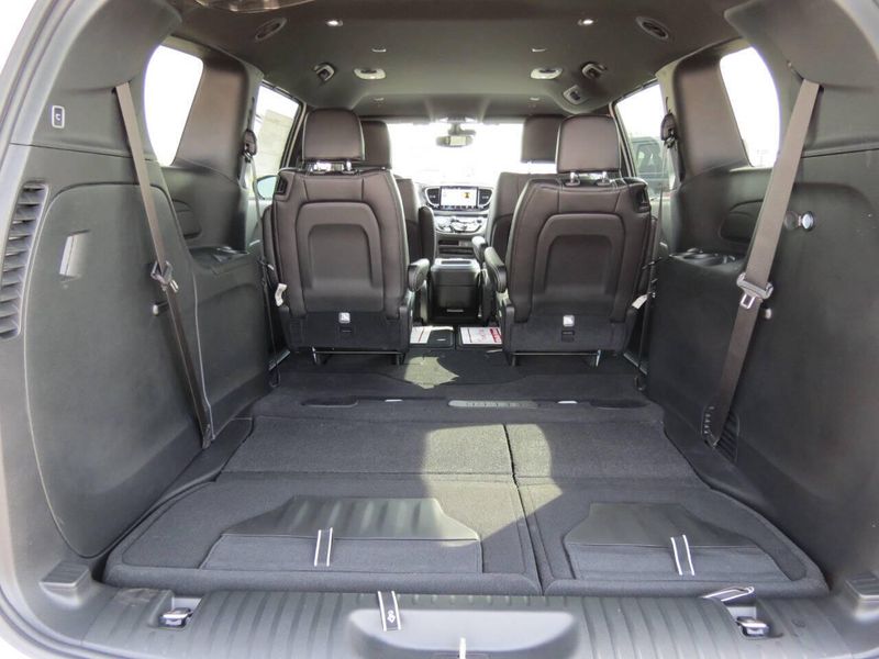 New 2026 Chrysler Voyager LxImage 20