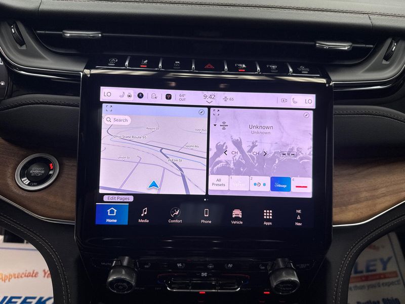 2025 Jeep Grand Cherokee L Summit Reserve 4x4Image 12