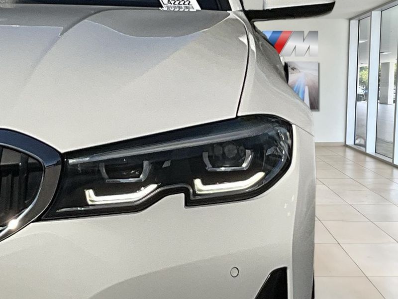 2022 BMW 3 Series 330iImage 10