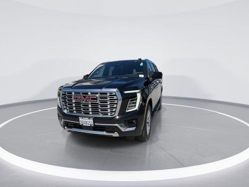 Used 2025 GMC Yukon XL DenaliImage 3