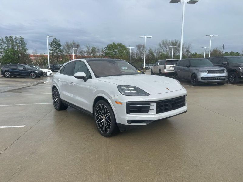 Used 2024 Porsche Cayenne Coupe BaseImage 3