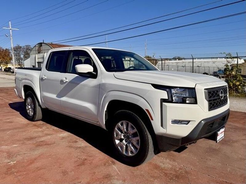 2024 Nissan Frontier SV photo 3