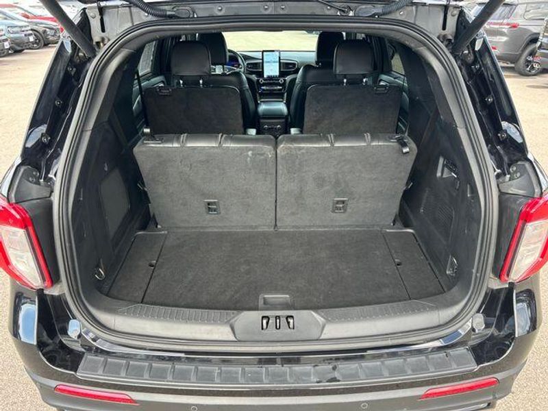 2023 Ford Explorer ST photo 3