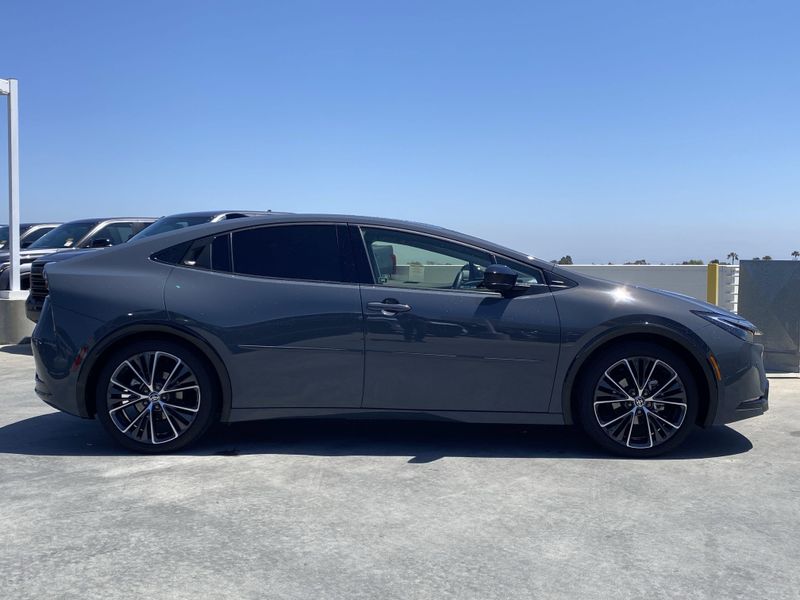 2024 Toyota Prius Image 3