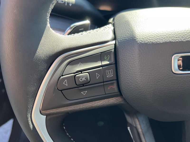 New 2025 Jeep Grand Cherokee L Limited 4x4Image 21