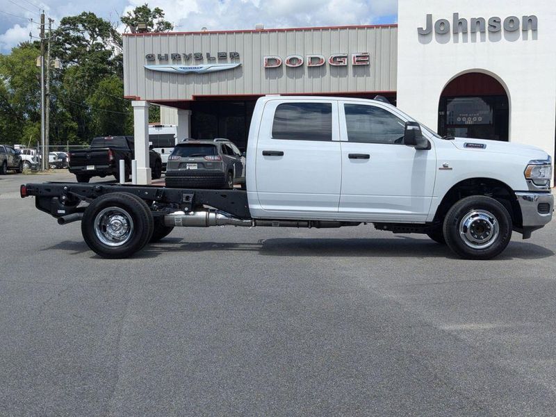 2024 RAM 3500 Tradesman Crew Cab Chassis 4x2 60