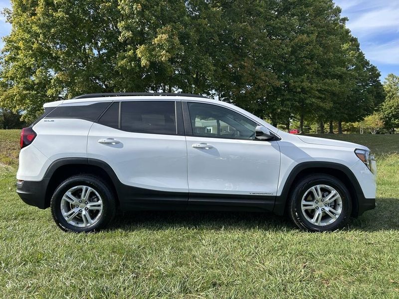 2023 Gmc Terrain SLE photo 2