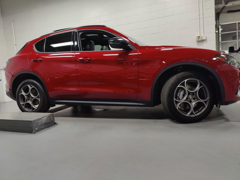2024 Alfa Romeo Stelvio Sprint Q4 AWD w/SunroofImage 3