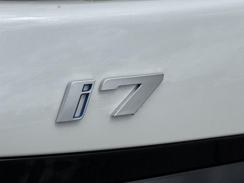 2025 BMW i7 eDrive50Image 13