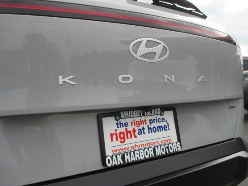 Used 2024 Hyundai Kona SELImage 10