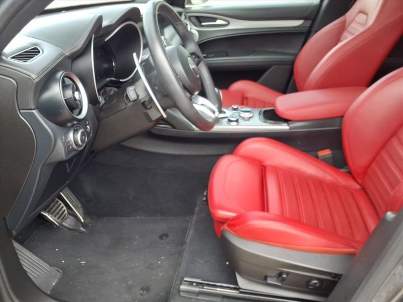 Used 2024 Alfa Romeo Stelvio VeloceImage 19