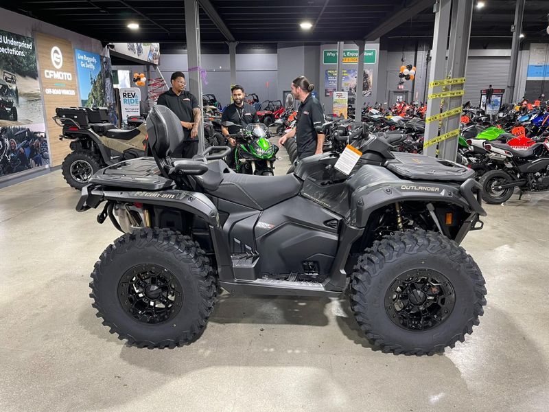 New 2026 Can-Am OUTLANDER MAX BACKCOUNTRY 1000R Image 2