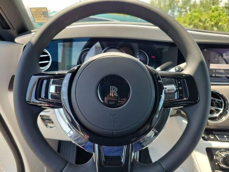 2025 Rolls Royce Spectre photo 16