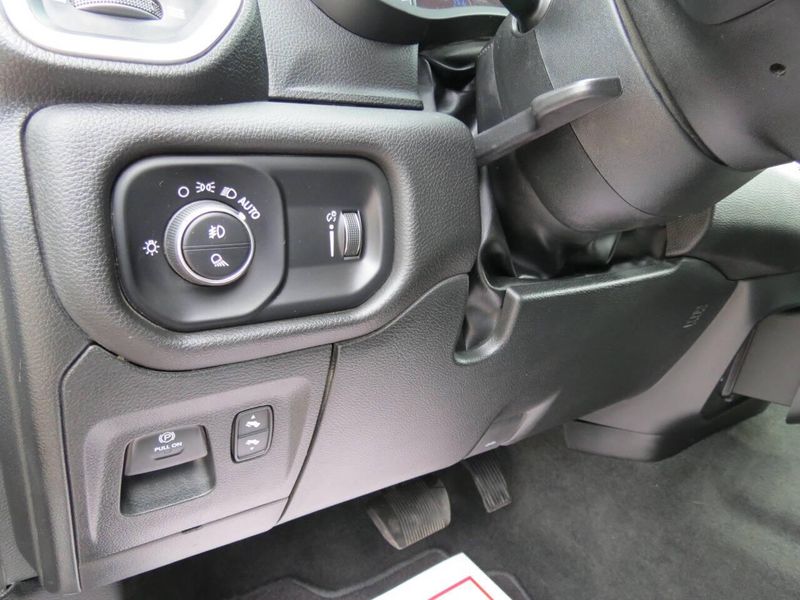 Used 2023 RAM 1500 Big Horn 4x4 4dr Crew Cab 5.6 ft. SB PickupImage 13