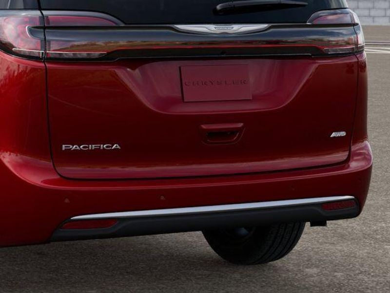 New 2026 Chrysler Pacifica Pinnacle AwdImage 13