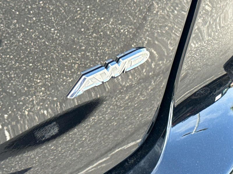 New 2027 Chrysler Pacifica Select Awd