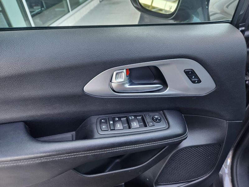 Used 2021 Chrysler Pacifica Touring L S