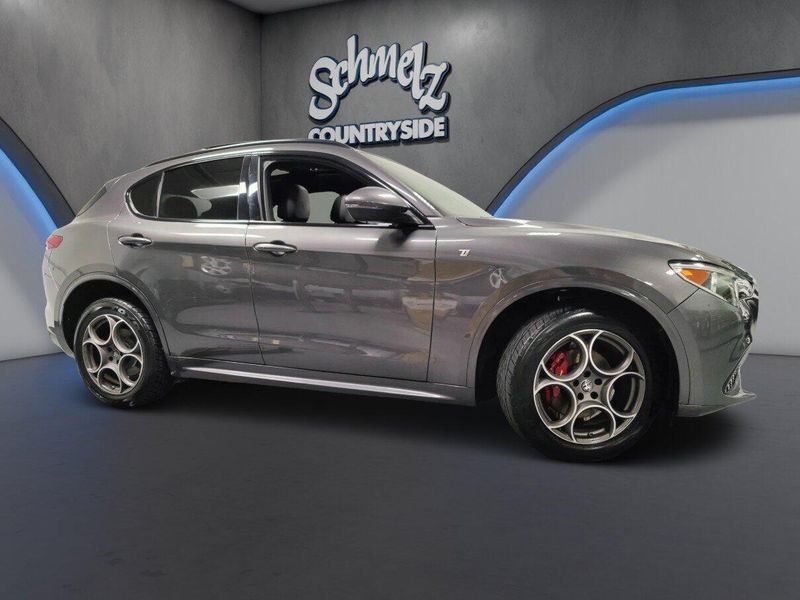 Used 2022 Alfa Romeo Stelvio Ti AWD w/Sunroof & NavImage 3
