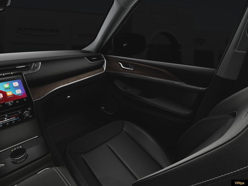 2024 Jeep Grand Cherokee 4xe photo 7