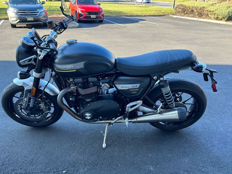 2022 Triumph Speed Twin 1200  in a GRAY exterior color. Cross Country Powersports 732-491-2900 crosscountrypowersports.com 