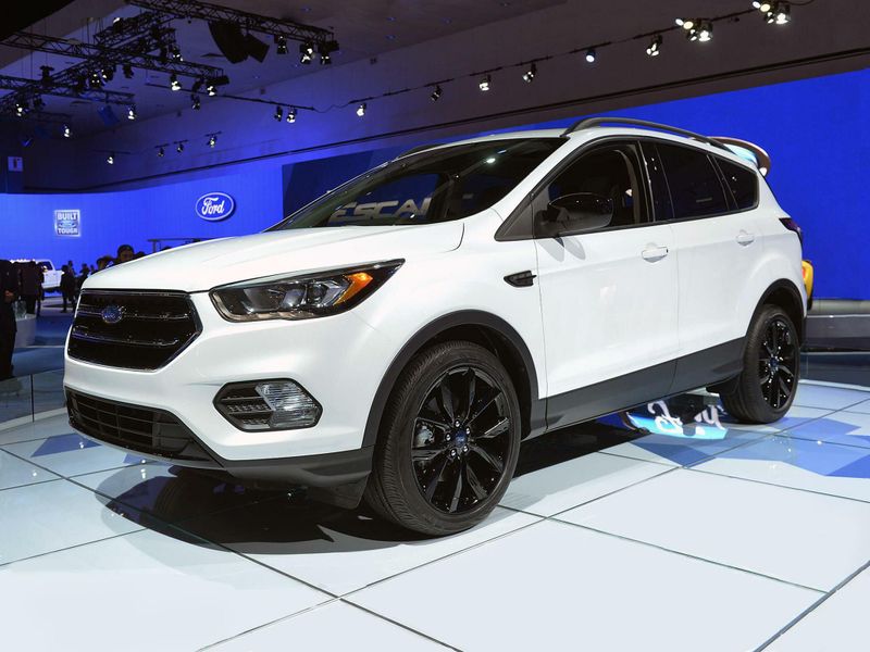 Used 2019 Ford Escape TitaniumImage 1