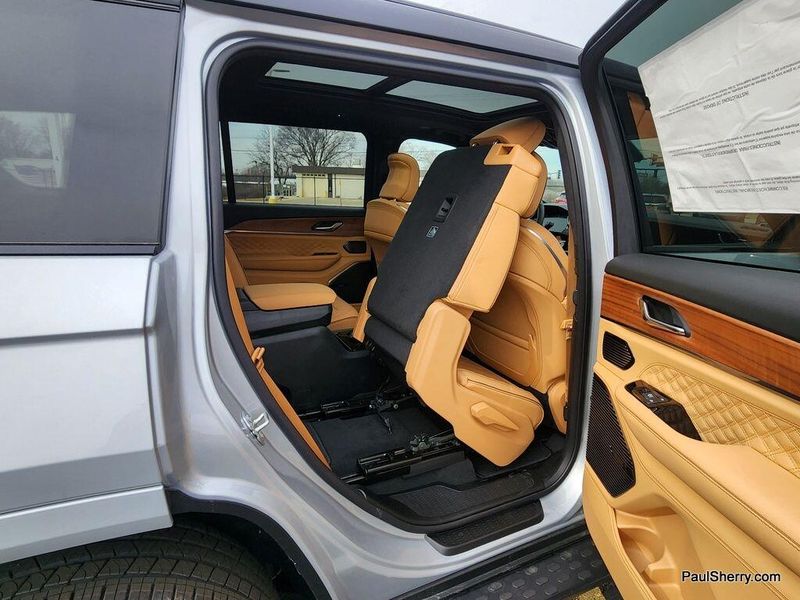 New 2025 Jeep Grand Cherokee L Summit Reserve 4x4Image 59