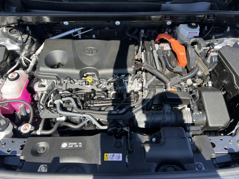 2023 Toyota RAV4 Hybrid XLE PremiumImage 28