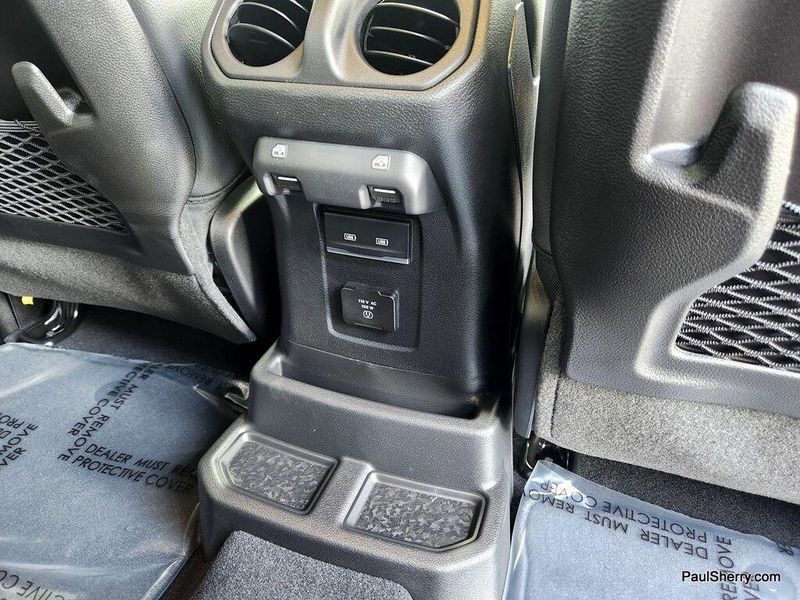 New 2025 Jeep Wrangler 4-door SaharaImage 36