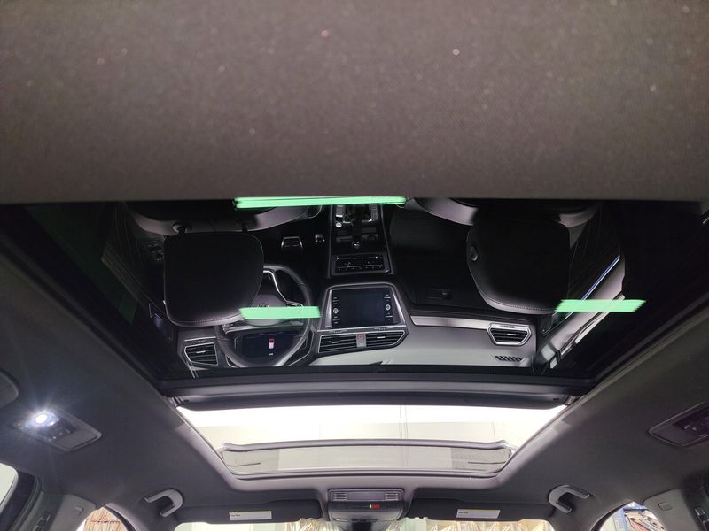 2024 Volkswagen Tiguan SEL R-Line Black photo 4