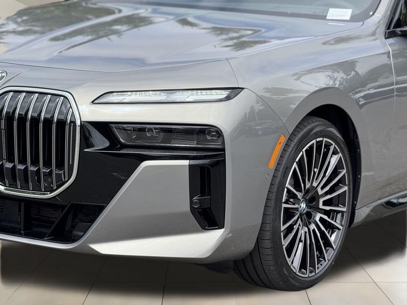 2025 BMW 7 Series 760i xDriveImage 10