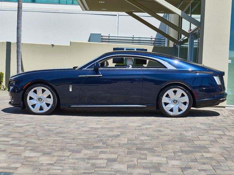 Used 2025 Rolls-Royce Spectre Image 3