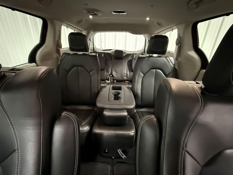 Used 2023 Chrysler Pacifica Touring LImage 26