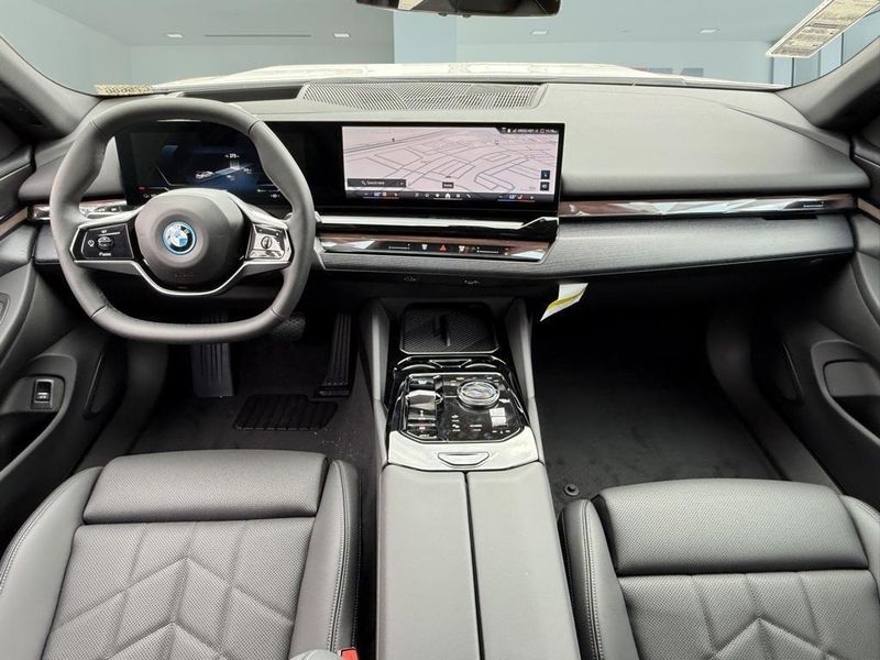 2025 BMW i5 eDrive40Image 27