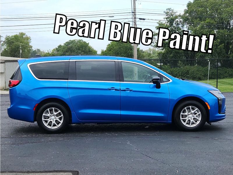 New 2027 Chrysler Pacifica Select