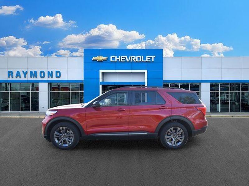 Used 2024 Ford Explorer XLTImage 6