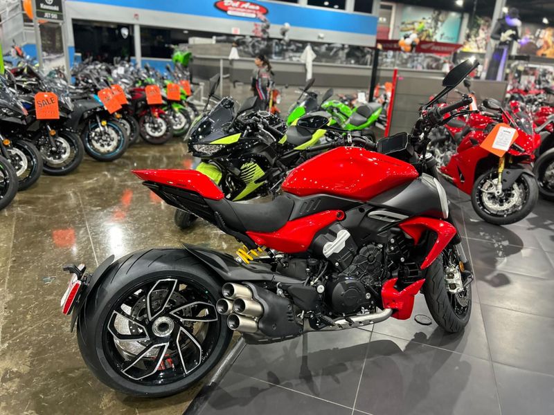 New 2025 Ducati DIAVEL V4 Image 5